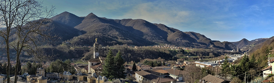 Panorama dall'inizio del sent. 505 su Zogno e verso il Canto Alto al levar del sole